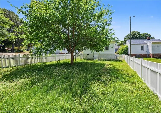 32nd image of 1620 Larkin St, High Point, NC 27262 | MLS# 1219900