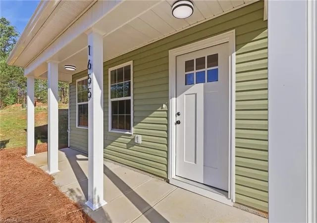 3rd image of 1655 Stone Hill Ct, Winston Salem, NC 27105 | MLS# 1215292