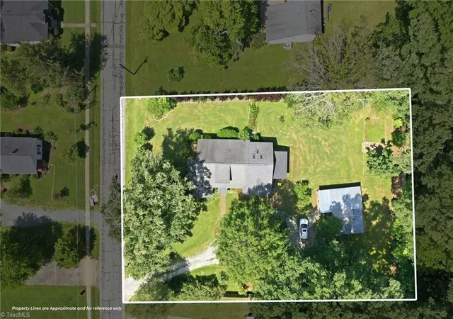Photo 3 of Single family home for sale at 306 N 9th Street, Mebane, NC 27302 | MLS# 1231639 | Listing updated on 2026-09-18