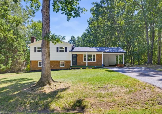 Photo 2 of Sale Pending at 182 Regency Dr, Reidsville, NC 27320 | MLS# 1233688 | Listing updated on 2026-09-03