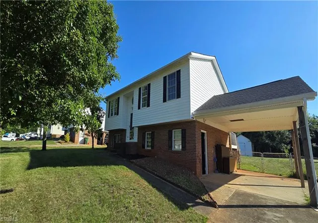 Homes for sale in King, NC | 1053 Kentland Dr, King, NC 27021 | MLS# 1219409