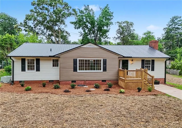 2nd image of 2309 Fernwood Dr, Greensboro, NC 27408 | MLS# 1230317