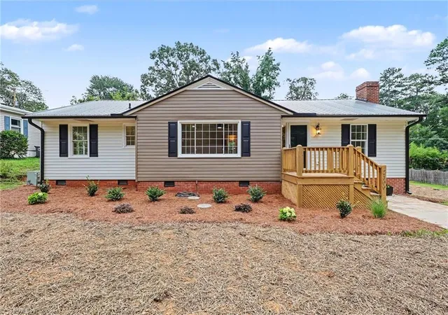 3rd image of 2309 Fernwood Dr, Greensboro, NC 27408 | MLS# 1230317