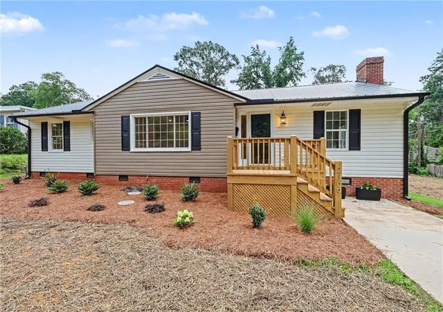 4th image of 2309 Fernwood Dr, Greensboro, NC 27408 | MLS# 1230317