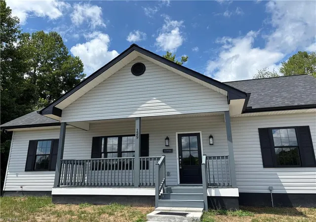 2nd image of 129 E Oakdale St, Mount Airy, NC 27030 | MLS# 1229824