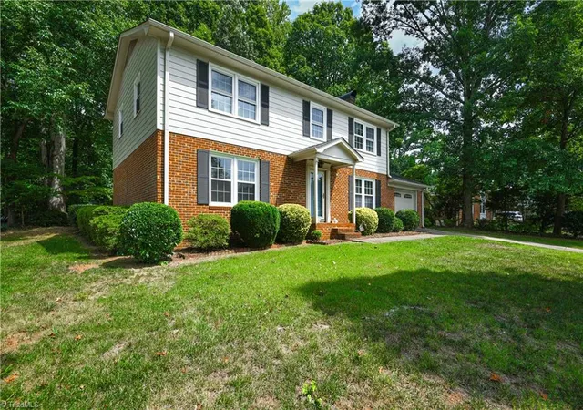 Photo 3 of Single family home for sale at 3701 Brandywine Dr, Greensboro, NC 27410 | MLS# 1233921 | Listing updated on 2026-09-06
