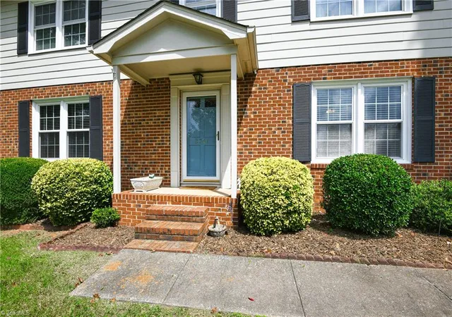 Photo 4 of Single family home for sale at 3701 Brandywine Dr, Greensboro, NC 27410 | MLS# 1233921 | Listing updated on 2026-09-06