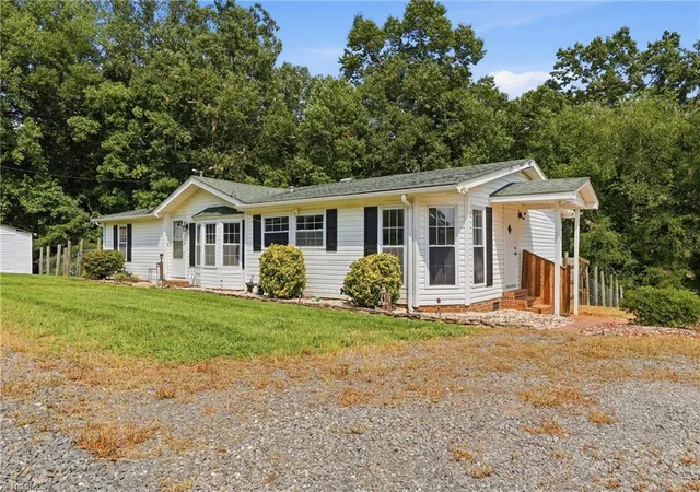 1st image of 3028 Quaker Church Rd, Pinnacle, NC 27043 | MLS# 1230817