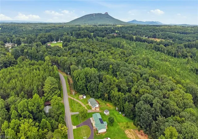 3rd image of 3028 Quaker Church Rd, Pinnacle, NC 27043 | MLS# 1230817