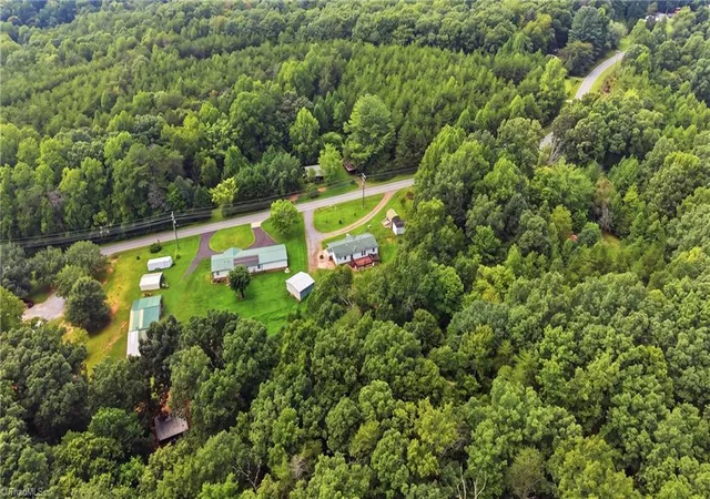 5th image of 3028 Quaker Church Rd, Pinnacle, NC 27043 | MLS# 1230817