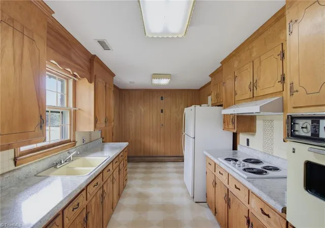 3rd image of 8003 Clinard Farms Rd, High Point, NC 27265 | MLS# 1223682