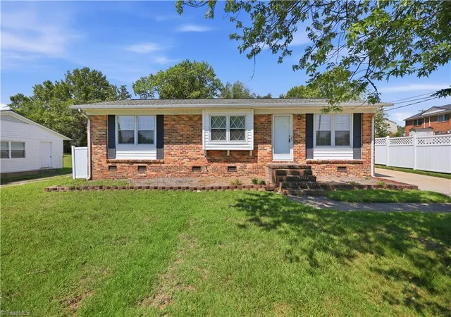 Photo 1 of Sale Pending at 2204 Four Seasons Blvd, Greensboro, NC 27407 | MLS# 1227040 | Listing updated on 2026-09-19
