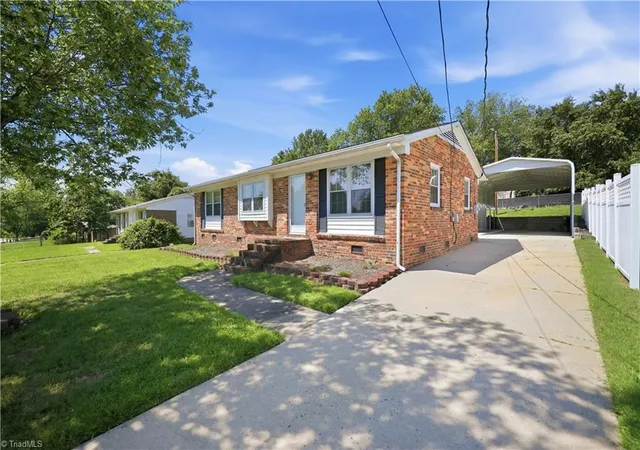 Photo 2 of Sale Pending at 2204 Four Seasons Blvd, Greensboro, NC 27407 | MLS# 1227040 | Listing updated on 2026-09-19