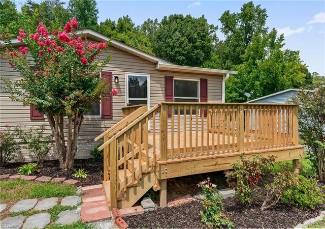 Photo 3 of Sale Pending at 4886 Oak Branch Ln, Walkertown, NC 27051 | MLS# 1231762 | Listing updated on 2026-09-14