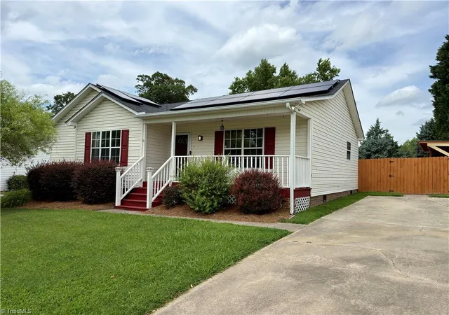Photo 1 of Sale Pending at 206 Larkspur Ln, Thomasville, NC 27360 | MLS# 1228714 | Listing updated on 2026-09-11
