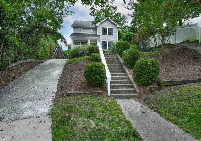 33rd image of 409 Warren St, Greensboro, NC 27403 | MLS# 1233022