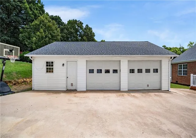 Homes for sale in Thomasville, NC | 108 Larkspur Ln, Thomasville, NC 27360 | MLS# 1227264