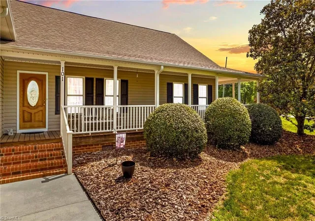 Homes for sale in Salisbury, NC | 101 Devonshire Ln, Salisbury, NC 28146 | MLS# 1222826