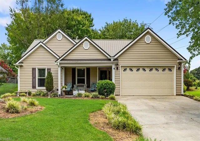 Photo 1 of Single family home for sale at 4104 Chinaberry Ct, Greensboro, NC 27405 | MLS# 1231434 | Listing updated on 2026-09-30