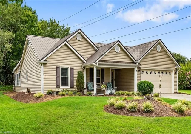 Photo 2 of Single family home for sale at 4104 Chinaberry Ct, Greensboro, NC 27405 | MLS# 1231434 | Listing updated on 2026-09-30