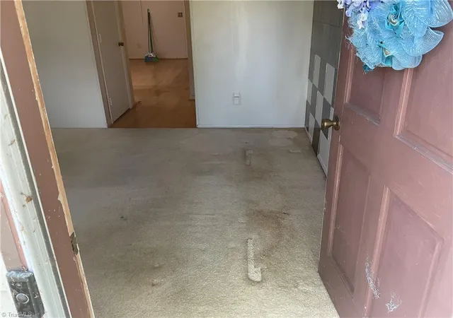 Photo 3 of Single family home for sale at 2 Pyracantha Ct, Greensboro, NC 27405 | MLS# 1226612 | Listing updated on 2026-09-14