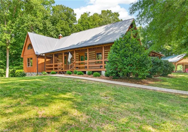 Homes for sale in Seagrove, NC | 1805 Chrisco Rd W, Seagrove, NC 27341 | MLS# 1226469