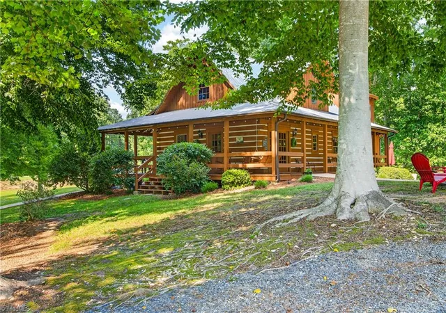 Homes for sale in Seagrove, NC | 1805 Chrisco Rd W, Seagrove, NC 27341 | MLS# 1226469