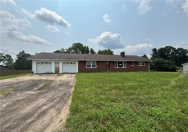 Photo 1 of Sale Pending at 194 Hanes Ln, Lexington, NC 27295 | MLS# 1231388 | Listing updated on 2026-08-28