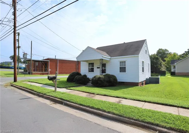 Photo 3 of Sale Pending at 1320 Whitsett St, Burlington, NC 27215 | MLS# 1229951 | Listing updated on 2026-08-19