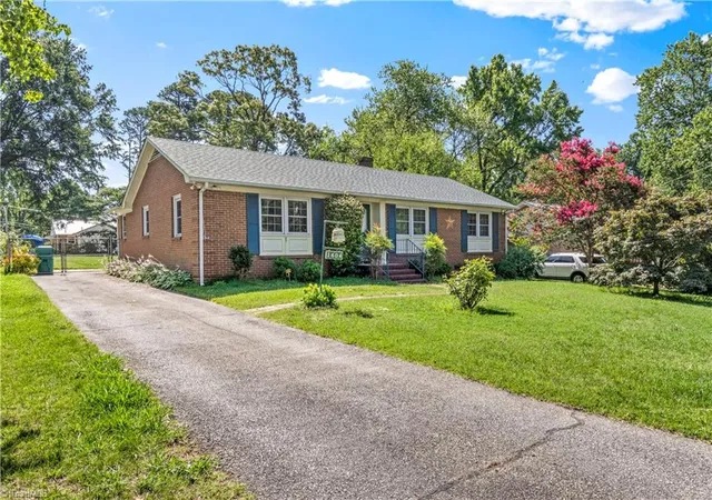 2nd image of 1604 Grantham Dr, High Point, NC 27265 | MLS# 1226179