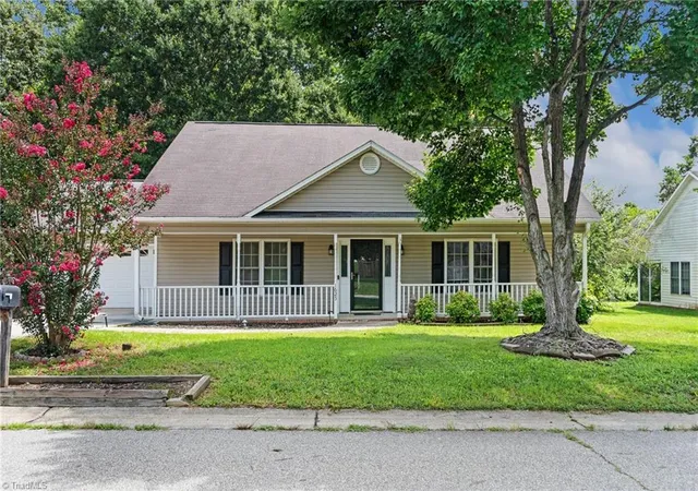 Photo 1 of Sale Pending at 1625 N Ammons Dr, Clemmons, NC 27012 | MLS# 1230037 | Listing updated on 2026-09-17