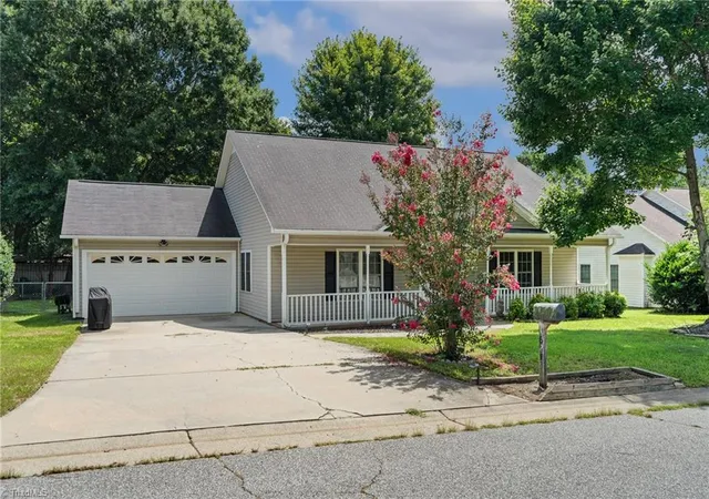 Photo 2 of Sale Pending at 1625 N Ammons Dr, Clemmons, NC 27012 | MLS# 1230037 | Listing updated on 2026-09-17
