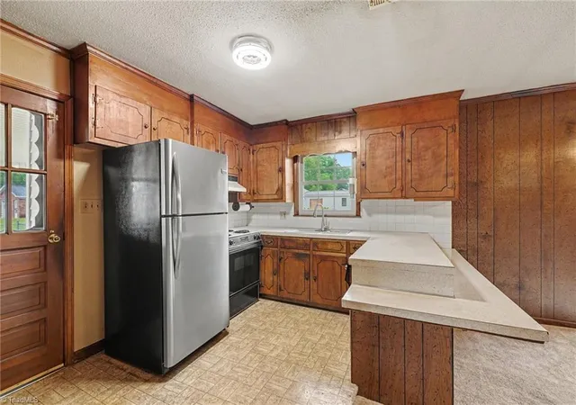 Photo 2 of Sale Pending at 136 Beckford Dr, Lexington, NC 27295 | MLS# 1229461 | Listing updated on 2026-08-27