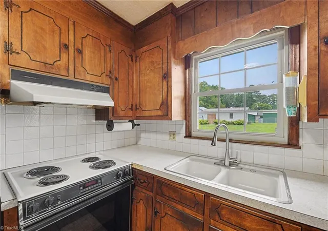 Photo 3 of Sale Pending at 136 Beckford Dr, Lexington, NC 27295 | MLS# 1229461 | Listing updated on 2026-08-27