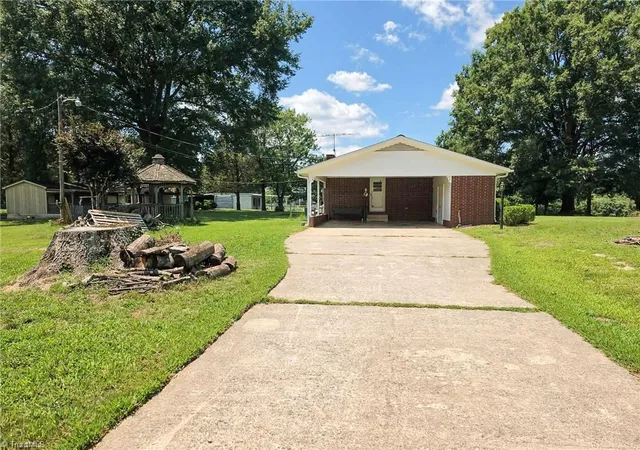 Photo 3 of Single family home for sale at 506 Archergate Rd, Browns Summit, NC 27214 | MLS# 1230468 | Listing updated on 2026-08-12