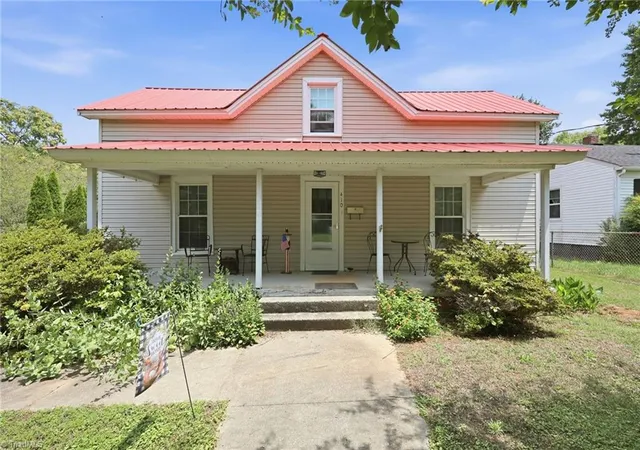 1st image of 410 W Lee St, Mebane, NC 27302 | MLS# 1228131