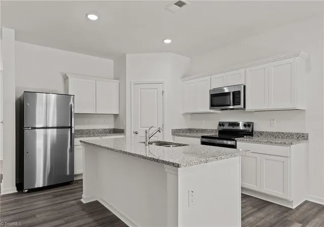 5th image of 997 Riverbank Dr, Kernersville, NC 27284 | MLS# 1224461