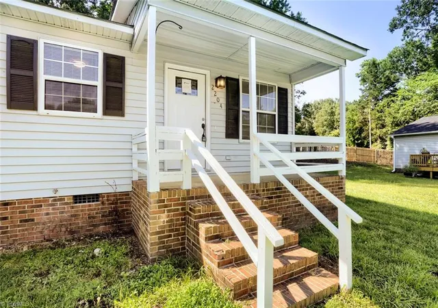 Photo 3 of Single family home for sale at 2204 Gable Way, High Point, NC 27262 | MLS# 1227185 | Listing updated on 2026-08-28