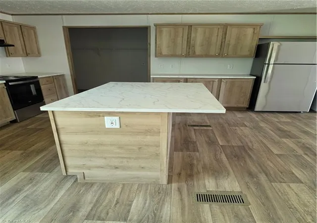 Photo 4 of Manufactured home for sale at 162 Briar Crk Ests, Thomasville, NC 27360 | MLS# 1216042 | Listing updated on 2026-08-07