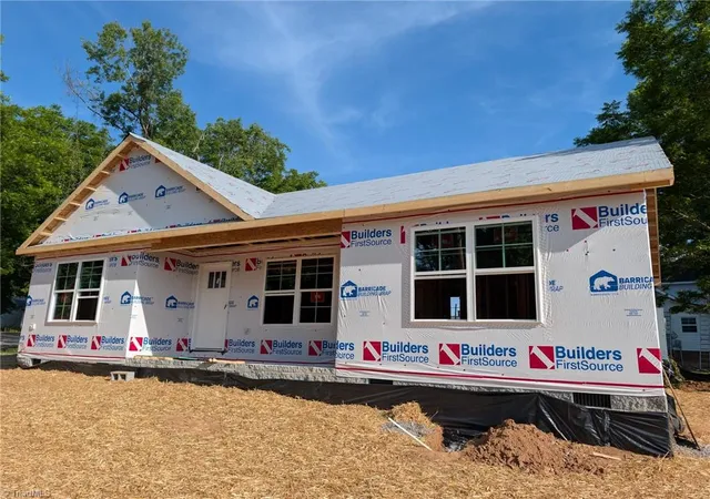 Photo 1 of Single family home for sale at 408 E Main St, Yadkinville, NC 27055 | MLS# 1223870 | Listing updated on 2026-09-13