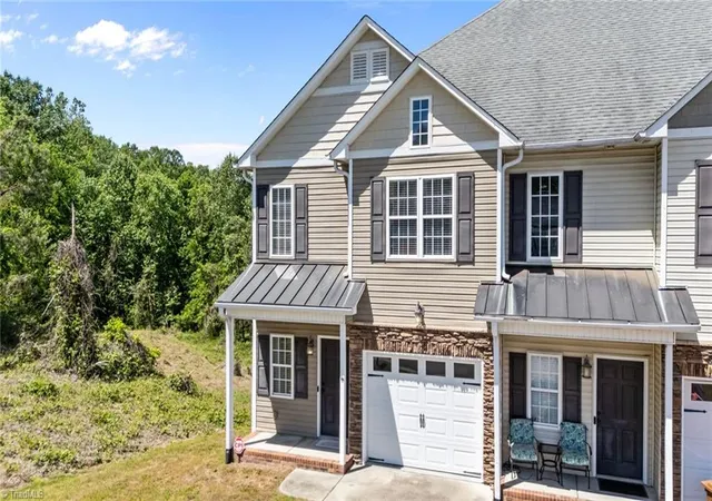 Homes for sale in Clemmons, NC | 410 Beaumont Cir, Clemmons, NC 27012 | MLS# 1218016