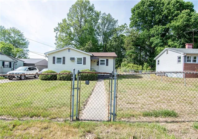 2nd image of 605 E Morehead St, Reidsville, NC 27320 | MLS# 1229358