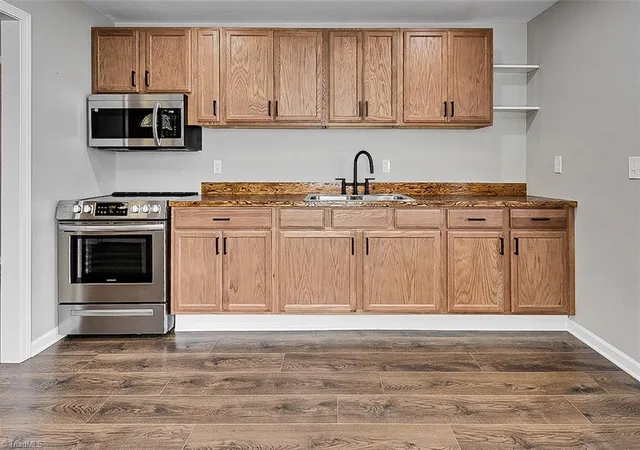 Photo 3 of Single family home for sale at 1510 Valley Ridge Dr, High Point, NC 27260 | MLS# 1230463 | Listing updated on 2026-08-26