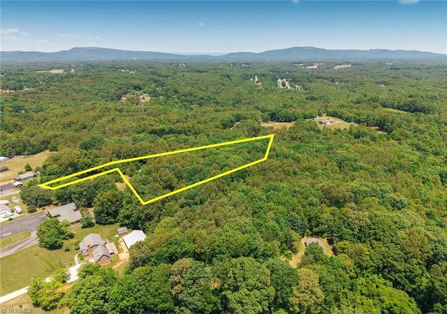 Homes for sale in King, NC | 102 Hawks Rd, King, NC 27021 | MLS# 1223460