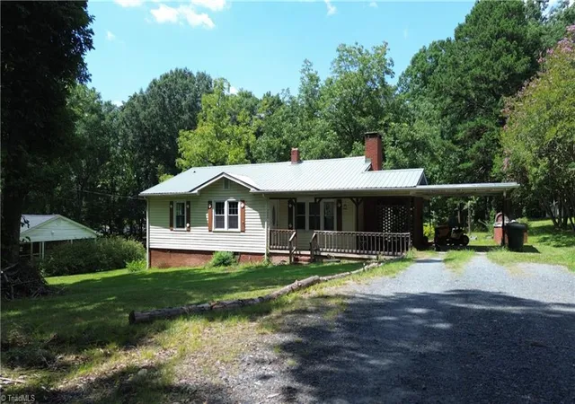 Photo 3 of Sale Pending at 326 Northwood Dr, Asheboro, NC 27203 | MLS# 1229498 | Listing updated on 2026-09-08