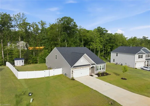 Photo 4 of Single family home for sale at 342 Willowbrooke Way, Stokesdale, NC 27357 | MLS# 1228228 | Listing updated on 2026-09-03