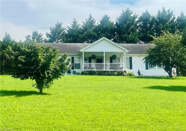 2nd image of 124 Glenhaven Wy, Dobson, NC 27017 | MLS# 1231510