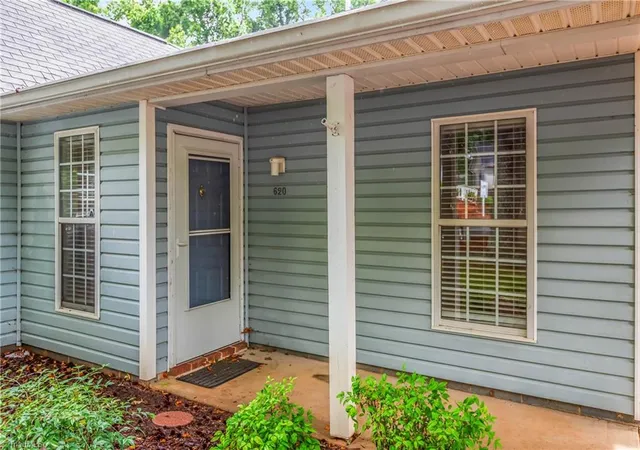 Photo 4 of Sale Pending at 620 Balfour Rd, Winston Salem, NC 27104 | MLS# 1225331 | Listing updated on 2026-09-17