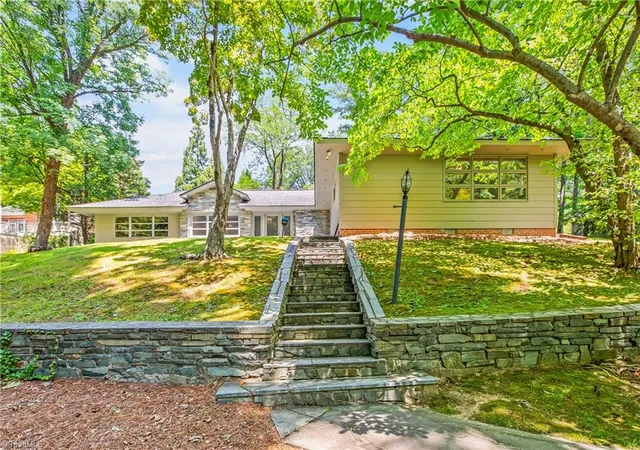 2nd image of 1112 Ferndale Blvd, High Point, NC 27262 | MLS# 1226765