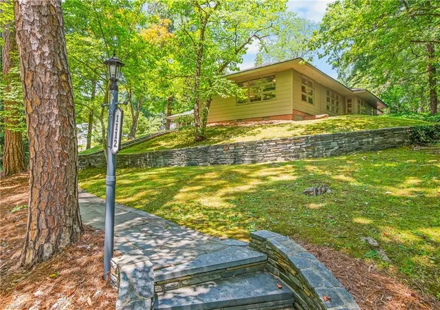 3rd image of 1112 Ferndale Blvd, High Point, NC 27262 | MLS# 1226765
